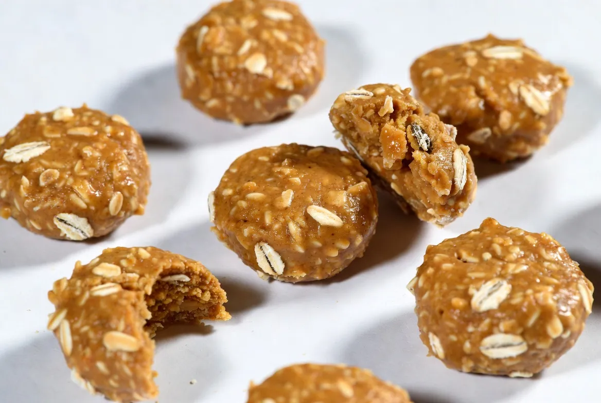 Easy Peanut Butter Bites for Dogs That Your Pet Will Love